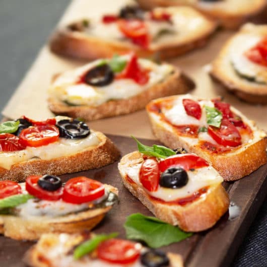 red and white pizza toasts